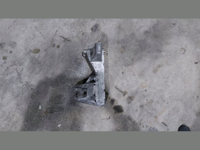 bontott IVECO DAILY Motor Tartó Bak Bal