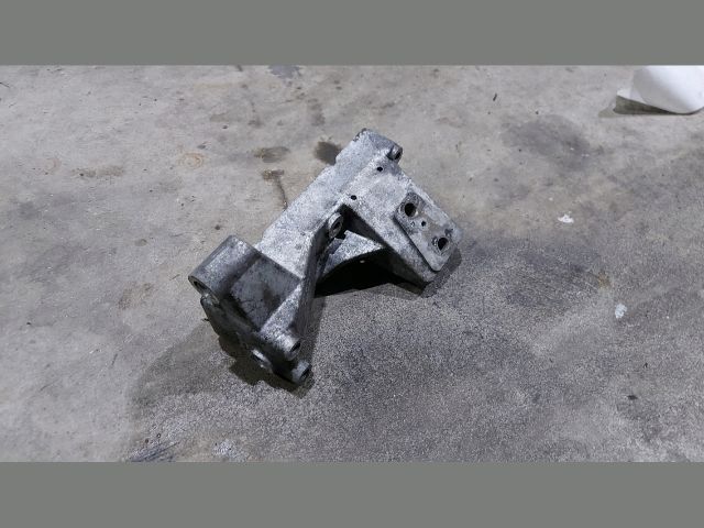 bontott IVECO DAILY Motor Tartó Bak Bal