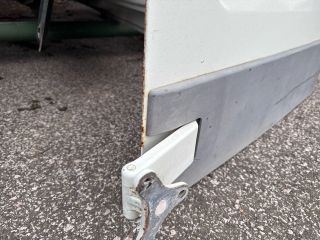 bontott IVECO DAILY Bal Csomagtérajtó (Részeivel)