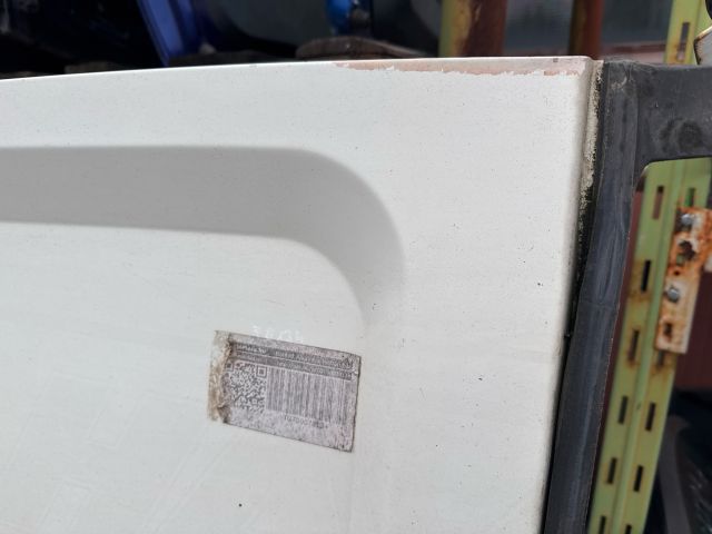 bontott IVECO DAILY Bal Csomagtérajtó (Részeivel)