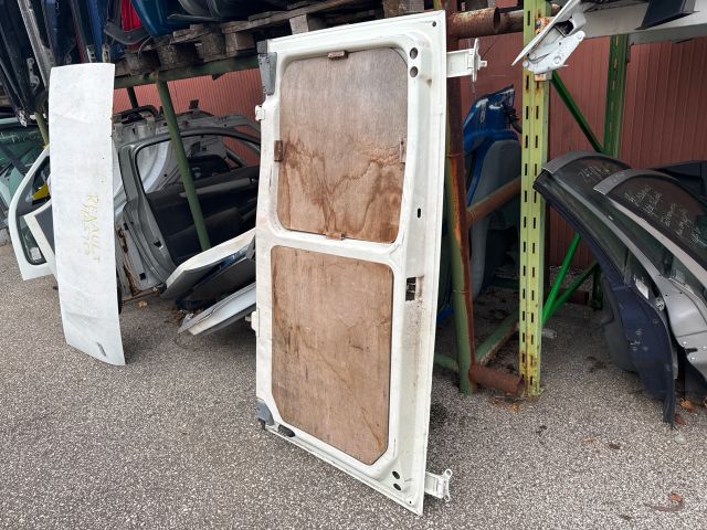 bontott IVECO DAILY Bal Csomagtérajtó (Részeivel)