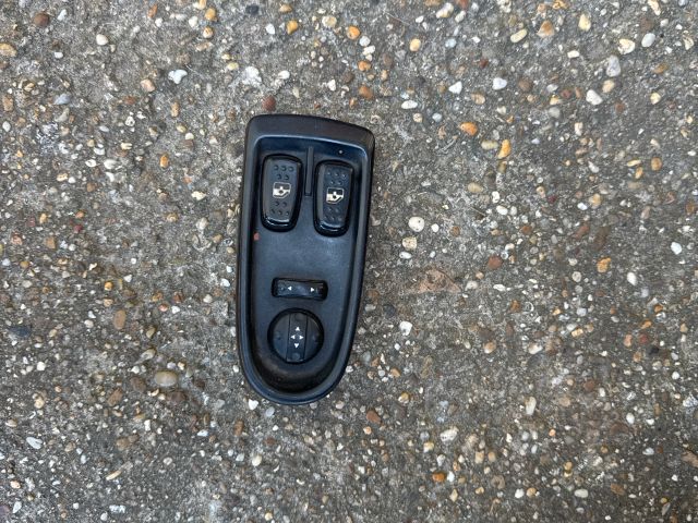 bontott IVECO DAILY Bal első Ablakemelő Kapcsoló