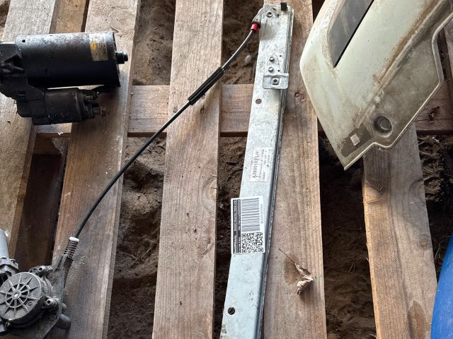 bontott IVECO DAILY Bal első Ablakemelő Szerkezet (Elektromos)