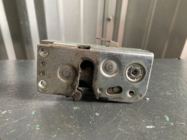 bontott IVECO DAILY Bal első Ajtózár