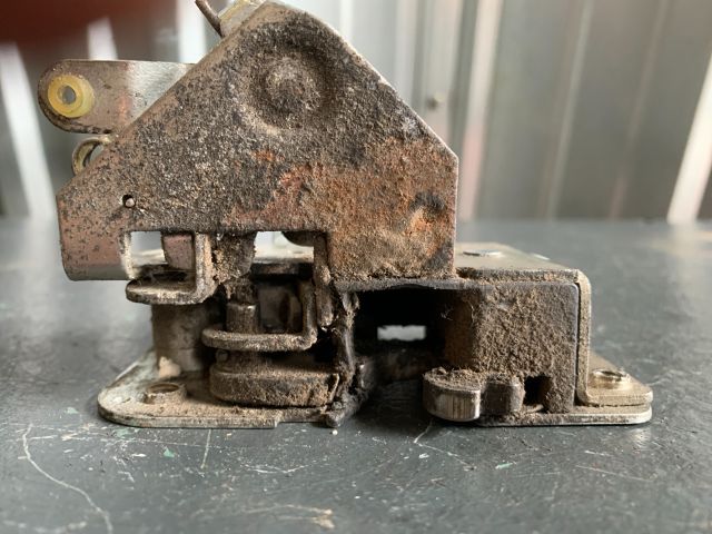 bontott IVECO DAILY Bal első Ajtózár