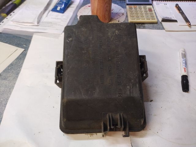 bontott IVECO DAILY Biztosítéktábla Fedél