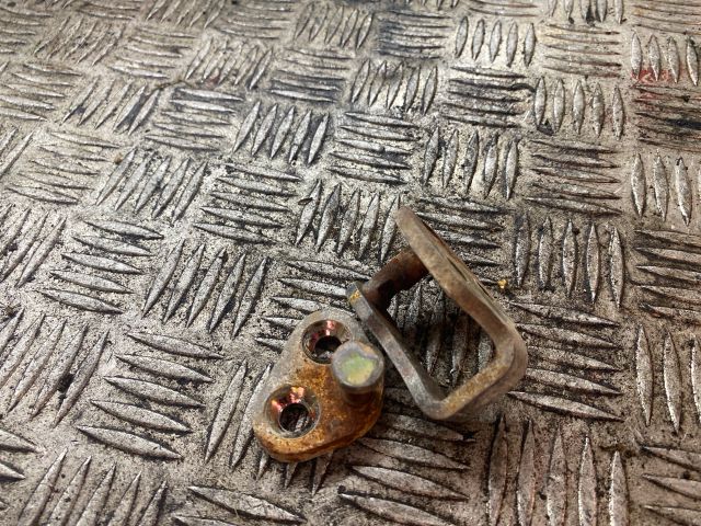 bontott IVECO DAILY Csomagtérajtó Bal Zsanér