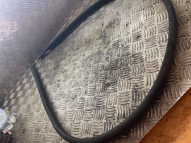 bontott IVECO DAILY Csomagtérajtó Gumikéder