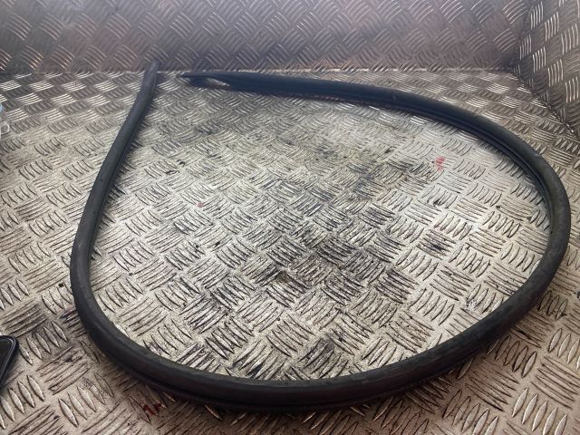 bontott IVECO DAILY Csomagtérajtó Gumikéder