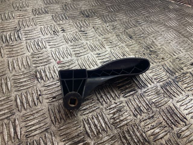 bontott IVECO DAILY Csomagtérajtó Kilincs