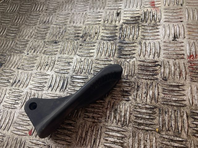 bontott IVECO DAILY Csomagtérajtó Kilincs