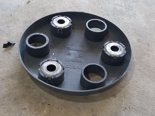 bontott IVECO DAILY Dísztárcsa (1 db)