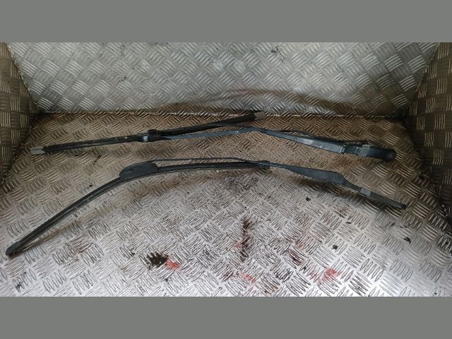 bontott IVECO DAILY Első Ablaktörlő Lapát Pár