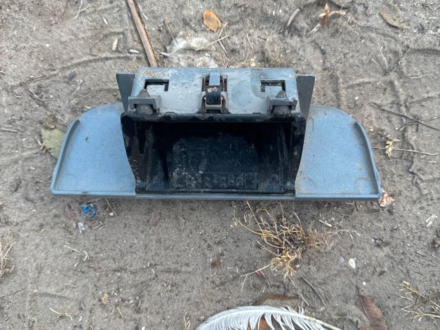 bontott IVECO DAILY Első Hamutartó