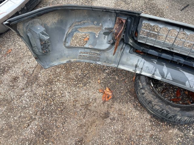 bontott IVECO DAILY Első Lökhárító (Részeivel)