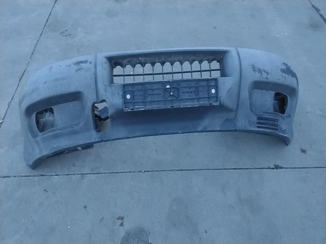 bontott IVECO DAILY Első Lökhárító (Üresen)