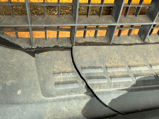 bontott IVECO DAILY Első Lökhárító (Üresen)