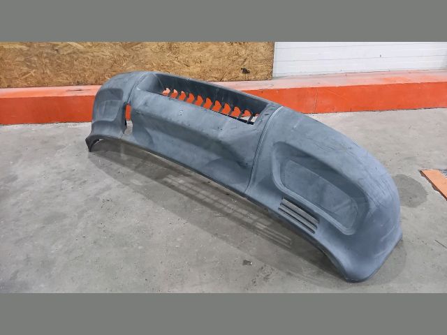 bontott IVECO DAILY Első Lökhárító (Üresen)