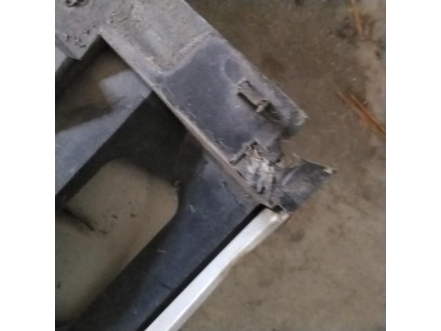 bontott IVECO DAILY Hűtőrács