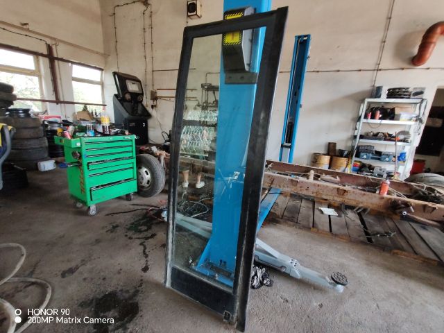 bontott IVECO DAILY Jobb első Ajtó (Részeivel)