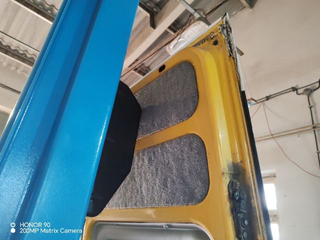 bontott IVECO DAILY Jobb hátsó Ajtó (Részeivel)