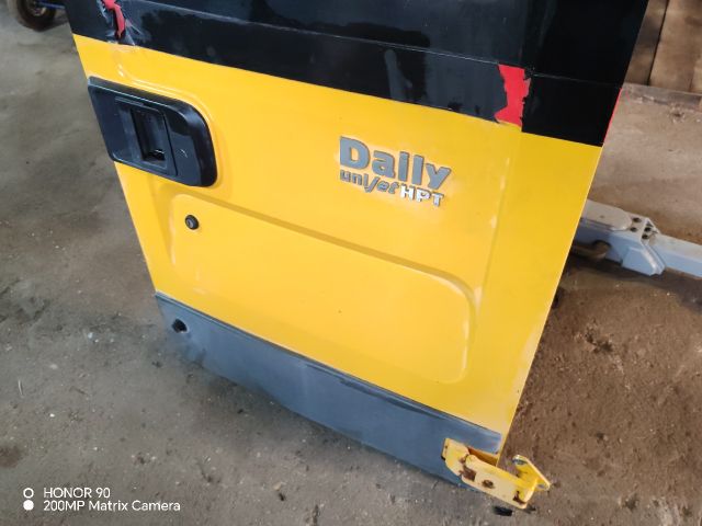 bontott IVECO DAILY Jobb hátsó Ajtó (Részeivel)