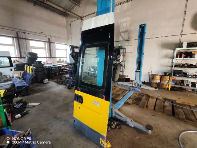 bontott IVECO DAILY Jobb hátsó Ajtó (Részeivel)