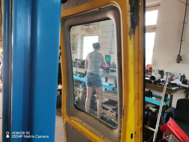 bontott IVECO DAILY Jobb hátsó Ajtó (Részeivel)