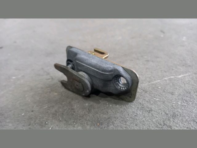 bontott IVECO DAILY Jobb Tolóajtó Zárszerkezet