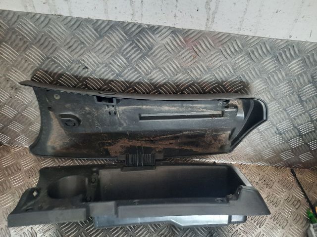 bontott IVECO DAILY Kesztyűtartó