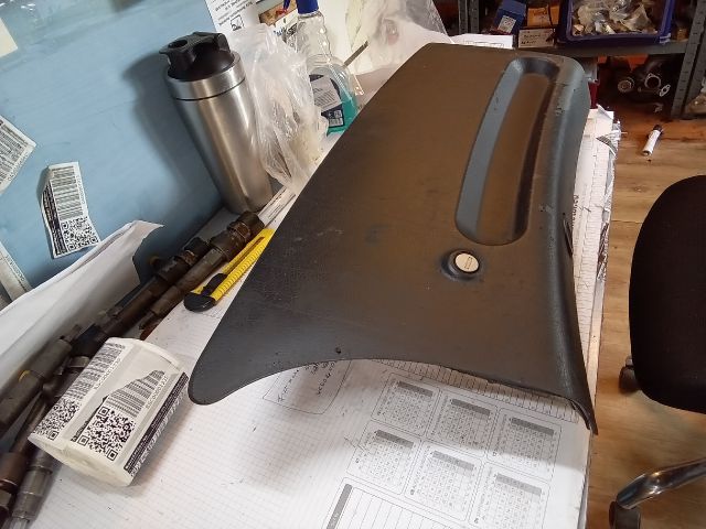 bontott IVECO DAILY Kesztyűtartó