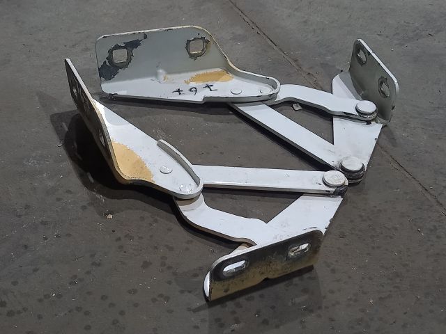 bontott IVECO DAILY Motorháztető Zsanér Pár