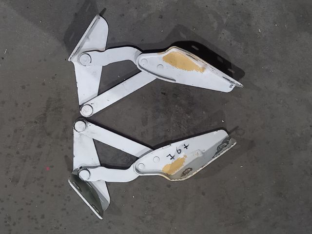 bontott IVECO DAILY Motorháztető Zsanér Pár