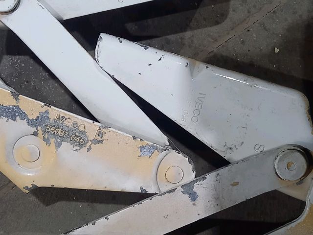 bontott IVECO DAILY Motorháztető Zsanér Pár