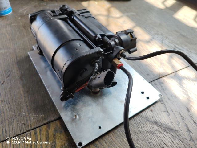 bontott IVECO DAILY Szintszabályzó Kompresszor