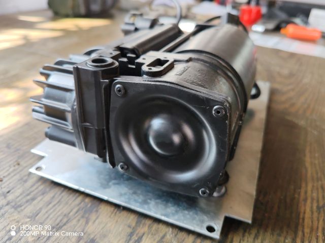 bontott IVECO DAILY Szintszabályzó Kompresszor