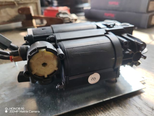 bontott IVECO DAILY Szintszabályzó Kompresszor