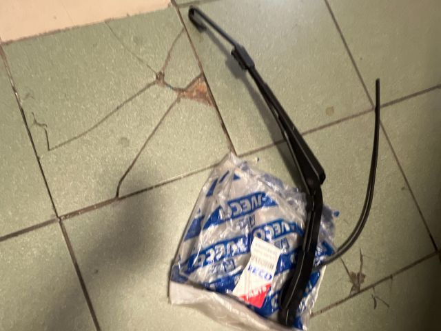 bontott IVECO Stralis Első Ablaktörlő Kar