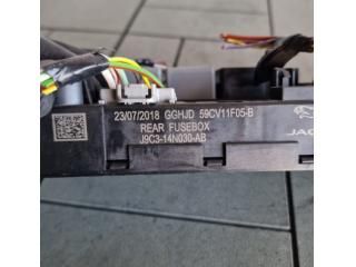 bontott JAGUAR E-PACE Biztosítéktábla Utastér