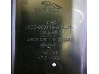 bontott JAGUAR E-PACE Kesztyűtartó