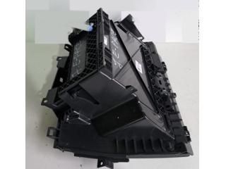 bontott JAGUAR E-PACE Kesztyűtartó