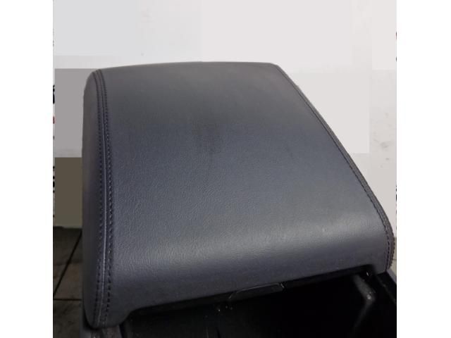 bontott JAGUAR E-PACE Könyöklő