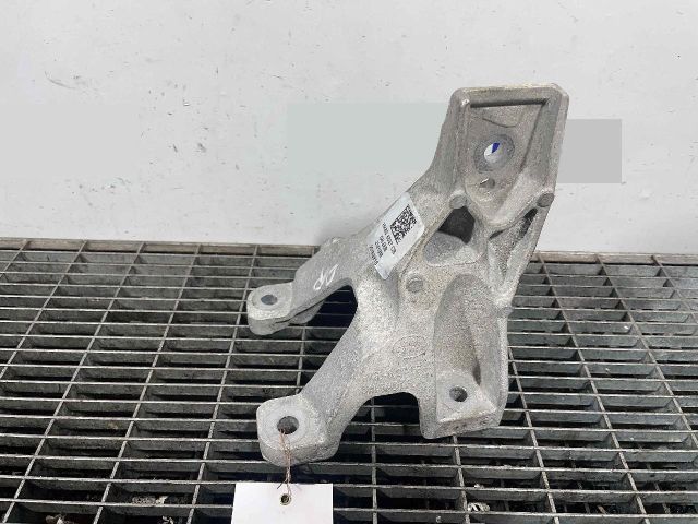 bontott JAGUAR F-PACE Motor Tartó Bak Jobb