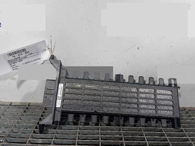 bontott JAGUAR F-PACE Fűtőradiátor