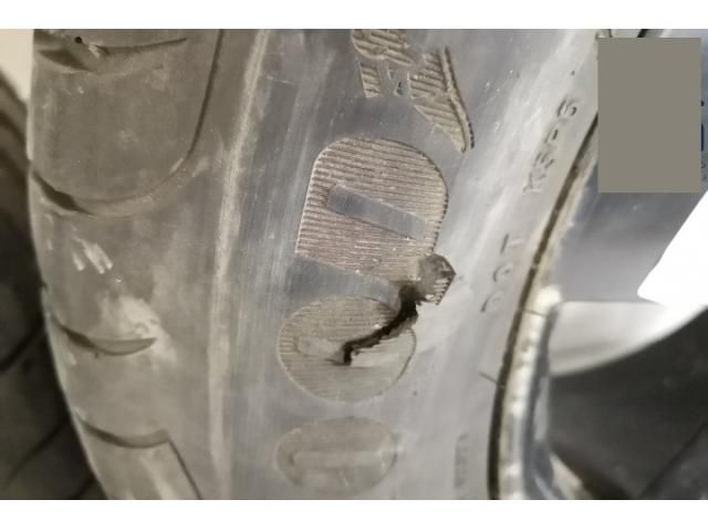 bontott JAGUAR F-PACE Alufelni Gumival (1 db)