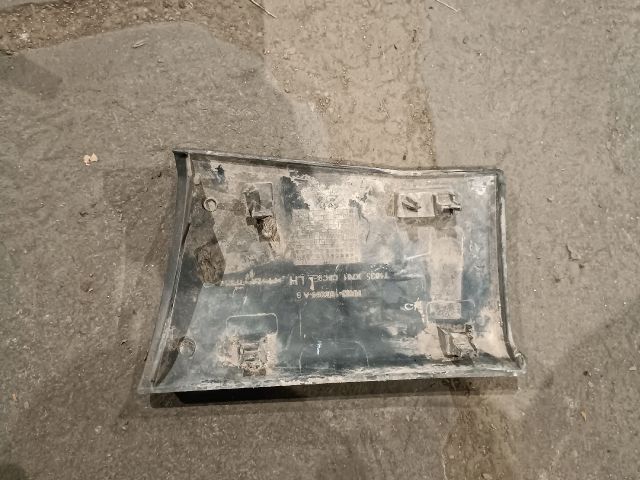 bontott JAGUAR F-PACE Bal első Sárvédő Díszléc