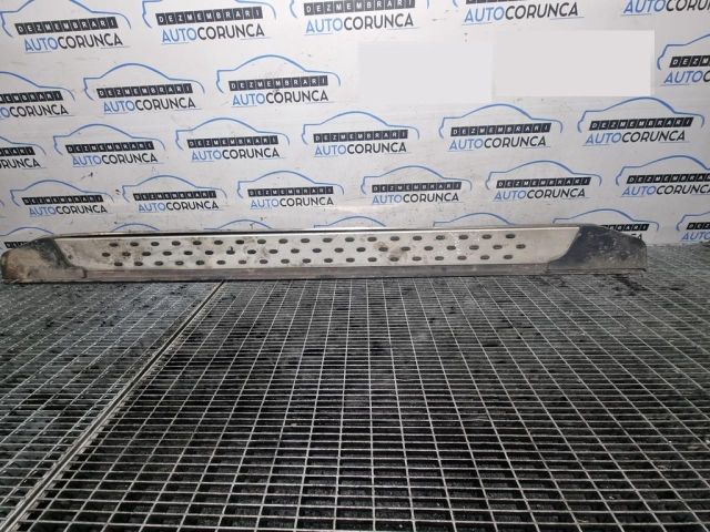 bontott JAGUAR F-PACE Bal Küszöb