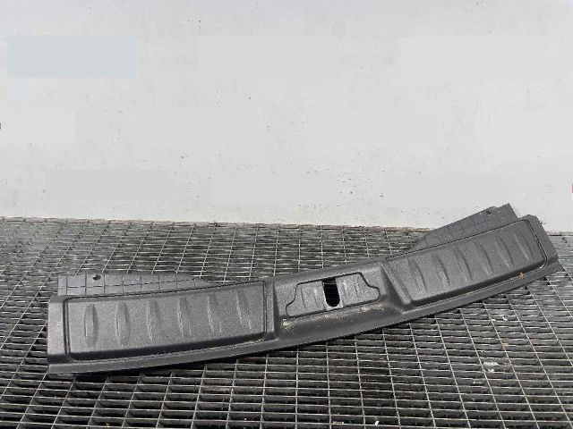 bontott JAGUAR F-PACE Csomagtérajtó Díszléc