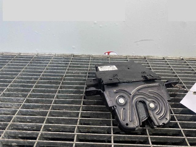 bontott JAGUAR F-PACE Csomagtérajtó Ütköző