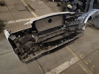 bontott JAGUAR F-PACE Első Lökhárító (Részeivel)